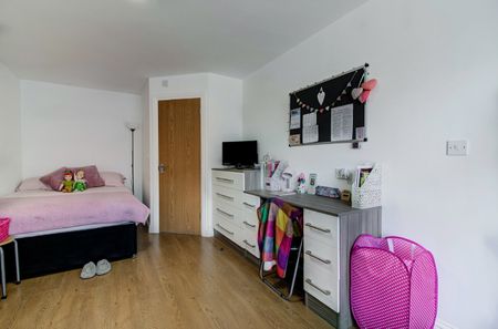 3 Bed End Terrace, Stonemasons Close, L7 - Photo 3