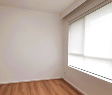 Light, Bright and Spacious One Bedroom Apartment on the First Floor - Photo 3