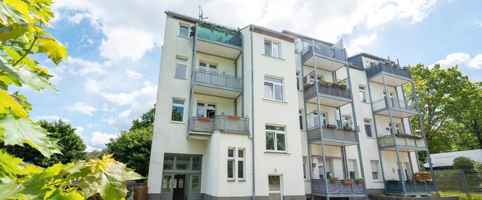 ERSTBEZUG nach Renovierung: 2-Raum-Wohnung mit Balkon, Stellplatz im Innenhof und Einbauküche !!! - Photo 1