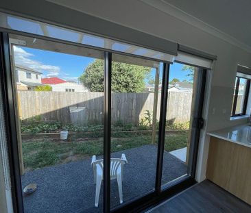 Modern 4 Bedroom Home in Mangere East! - Photo 2