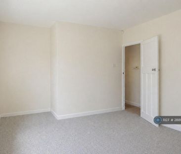 2 bedroom semi-detached house to rent - Photo 4