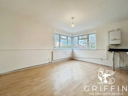 Danacre, Laindon, Basildon, SS15 - Photo 3