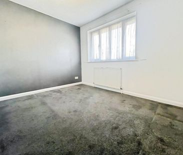 Sycamore Close, Tilbury, RM18 - Photo 5