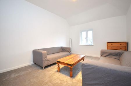 3 bedroom flat to rent - Photo 2