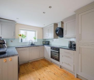 85 Downshire Road, Holywood, BT18 9LY - Photo 4