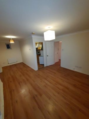 2 Bed Flat, West Lodge, E16 - Photo 1