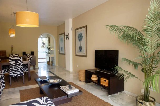 Apartamento de alquiler en Conjunto Azalea Beach, 43, Puerto Banús - Photo 1