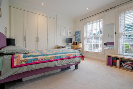 6 bedroom detached house to rent - Photo 4