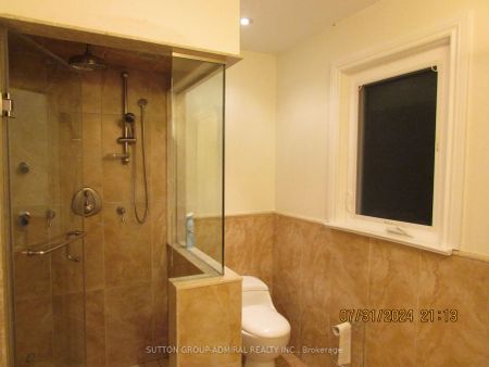 Detached Home For Lease | N9237422 - Photo 5