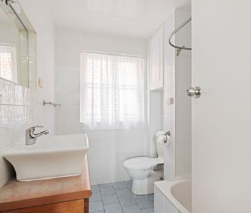 Stylish Coastal Living in Boutique Block of Nine - Photo 3