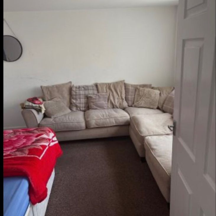 Room in a Shared House, Fearnville Place, LS8 - Photo 1