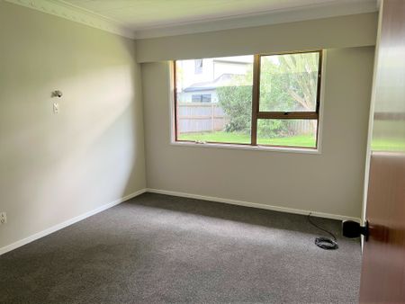 4 Bedroom - Buckland Road, Mangere East - Photo 3