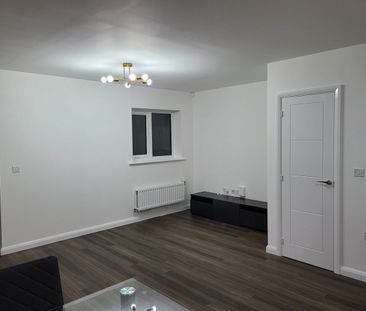 3 Bed Terraced House, Cunard Close, M13 - Photo 2