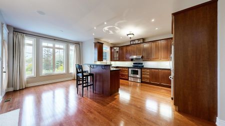 For Lease - 81 Stonecliffe Crescent, Aurora, Ontario - Photo 2