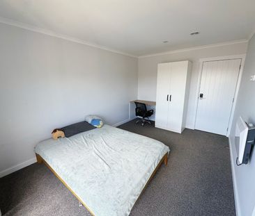 Modern Multi-level Studio Accommodation – Directly Opposite The Uni... - Photo 5