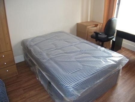 8 Bedroom Property - Photo 5