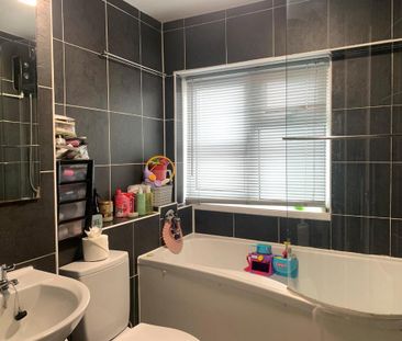 4 bedroom terraced house to rent - Photo 3
