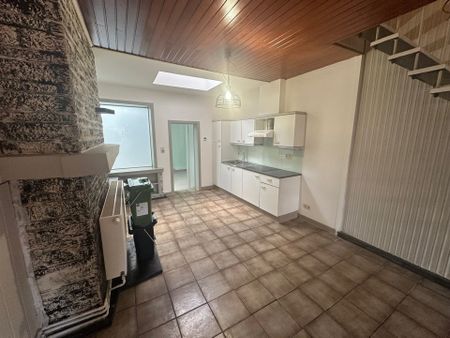 Budgetvriendelijke centrumwoning met 2 slaapkamers - Photo 2