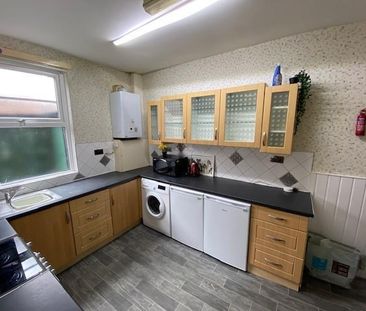 4 bedroom private hall to rent - Photo 6