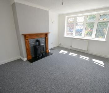 3 bedroom Semi-detached house To Let - Photo 1