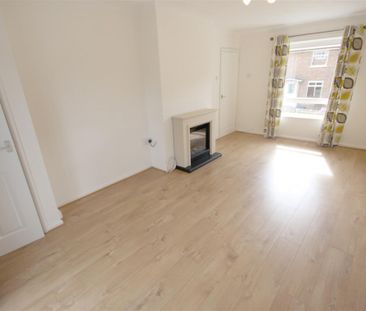 3 Bedroom House - Mid Terrace To Let - Photo 5