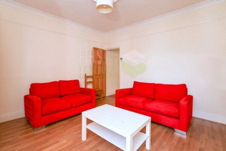 4 bedroom terraced house to rent - Photo 3