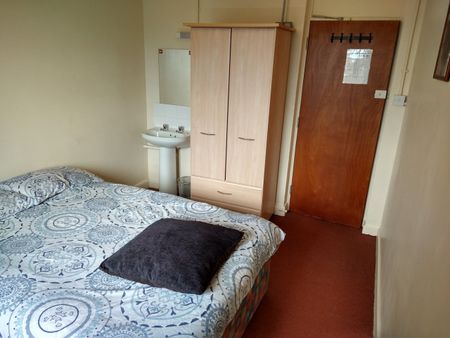 Room in a Shared House, Demesne Road, M16 - Photo 2