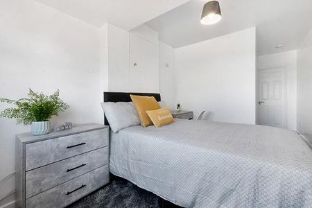 5 bedroom semi-detached house to rent - Photo 4