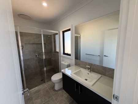 20 Canterbury Road, Thurgoona NSW 2640 - House For Rent | Domain - Photo 3