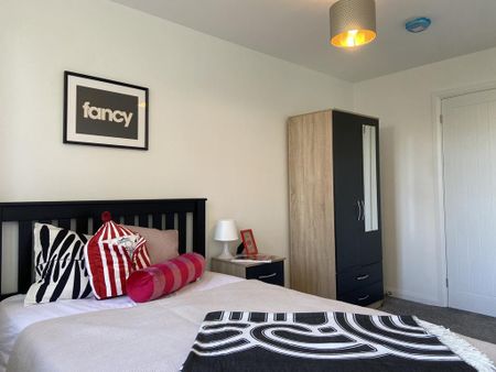 1 bedroom in a flat share to rent - Photo 4