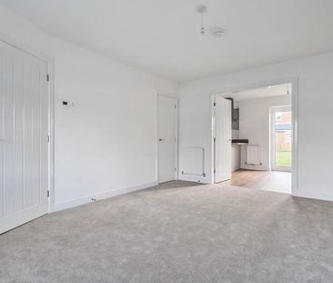 4 bedroom detached house to rent - Photo 2