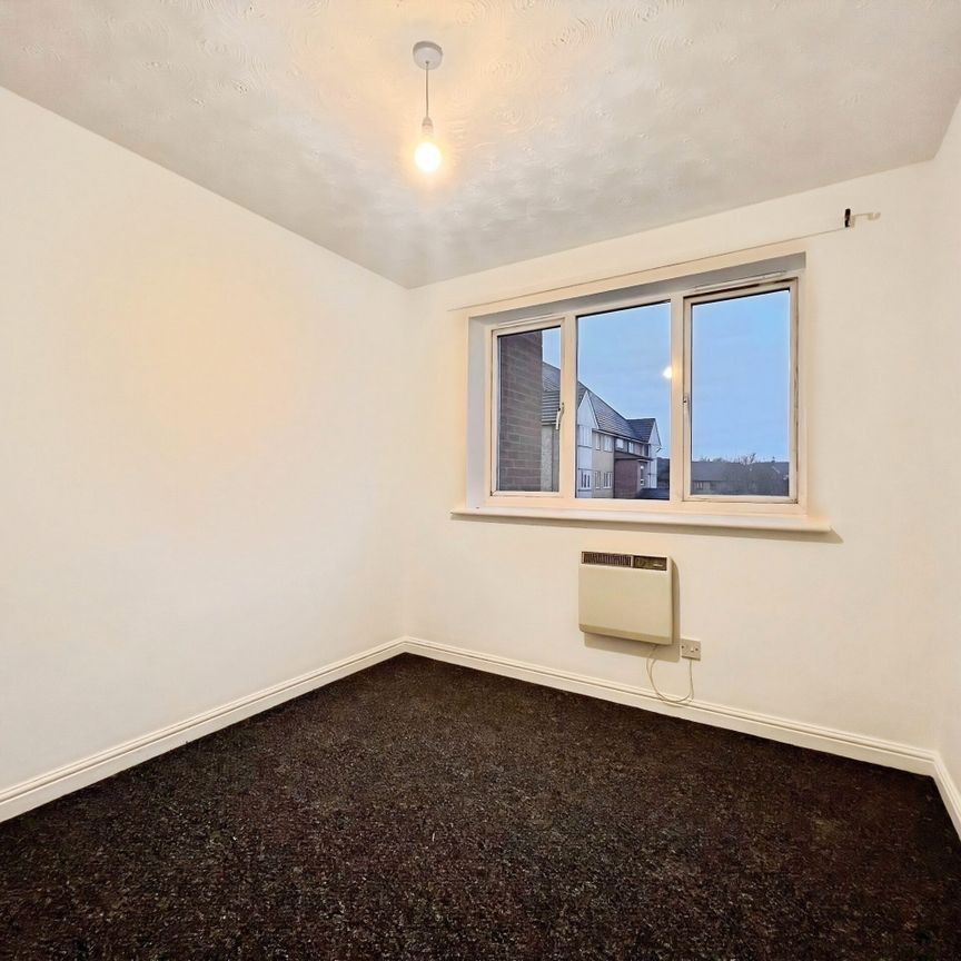 Josling Close, Grays, RM17 - Photo 1