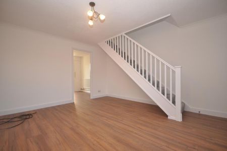 2 bedroom semi-detached house to rent - Photo 5