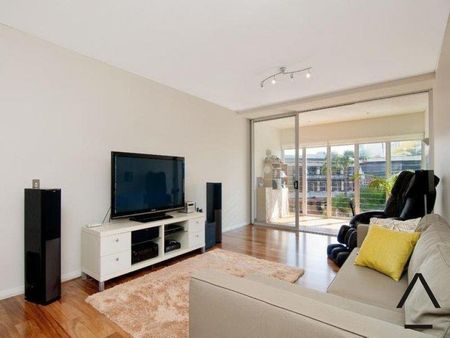 Fall in love with this lavish residence, boasting open plan interiors and stunning modern finishes - Photo 2