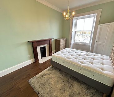 3 bedroom flat to rent - Photo 4