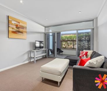 SUMMER IN THE CITY IN WEST PERTH! - Photo 1