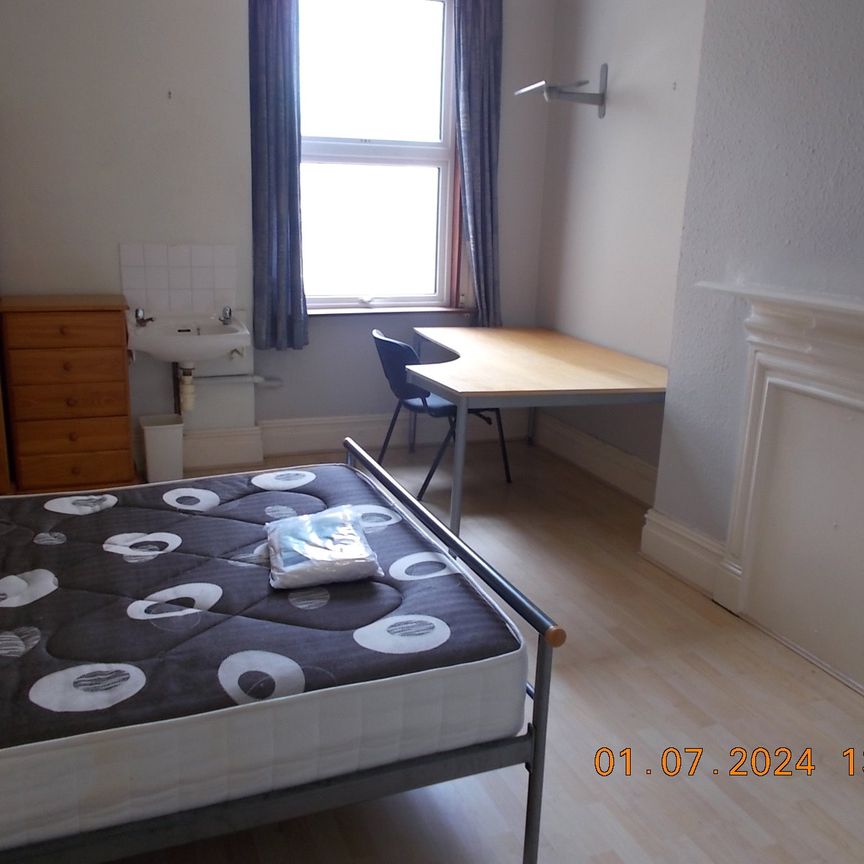 Student Properties to Let - Photo 1