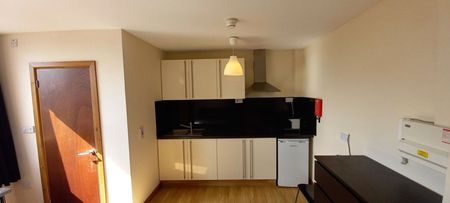 Queens Road Studio 14 - Photo 2