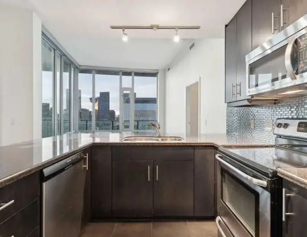 Luxury 2 bedroom on 32nd floor with Rocky Mountain & City views (Victoria Park) | 3201 - 210 15 Ave SE, Calgary - Photo 1