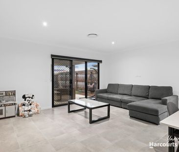 MODERN AND SPACIOUS FAMILY LIVING - Photo 3