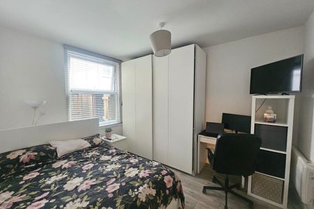 College Place, SOUTHAMPTON - Photo 4