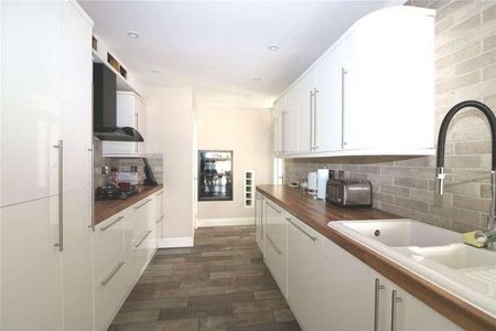 Wakering Road, Shoeburyness, Southend On Sea, Essex, SS3 - Photo 3