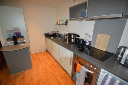 2 bedroom flat to rent - Photo 2