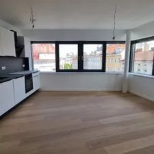 Dachgeschoß Wohnung - 3 Zimmer, Nähe Friedensbrücke - Foto 2