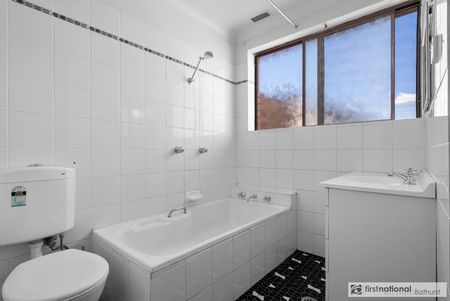 LOW-MAINTENANCE LIVING IN A CONVENIENT LOCATION - Photo 5