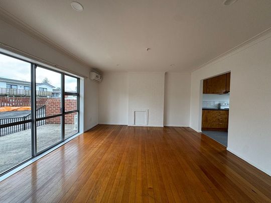 Refurbished 2 BdrmUnit BigStorage & Parkingsss - Photo 1
