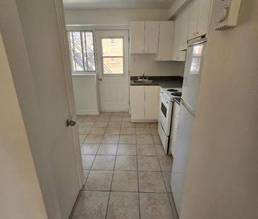 1 CH - 1 SDB - Montréal - $1,200 /mo - Photo 3