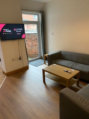 6 Bed End Terrace, Brailsford Road, M14 - Photo 1