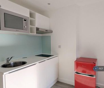 Studio to rent - Photo 6