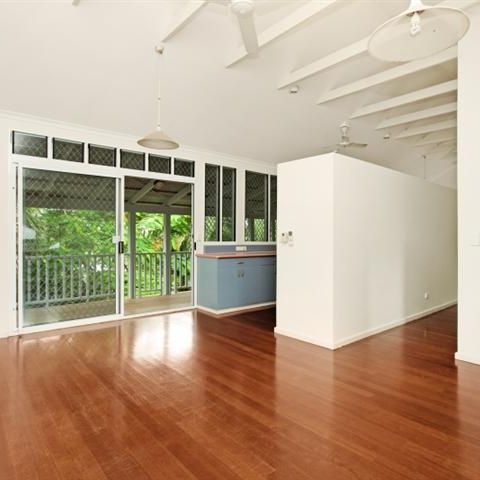 LIGHT-FILLED FAMILY HOME! - Photo 1